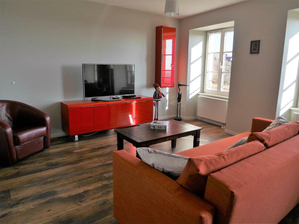 Les Gites De La Tour, Appartement "La Plaine" Сен-Иполит Екстериор снимка